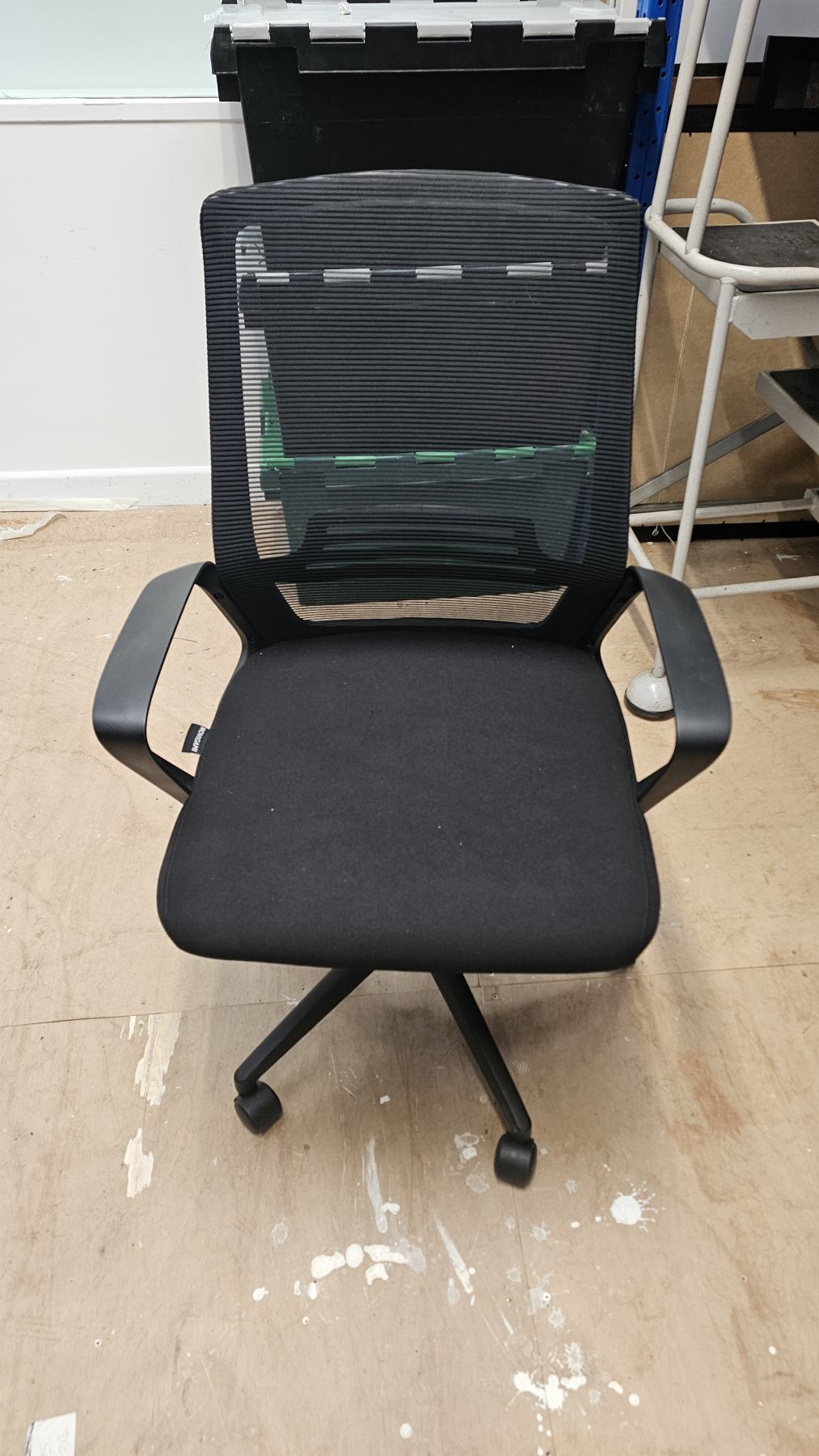 Novigami mesh back swivel chair
