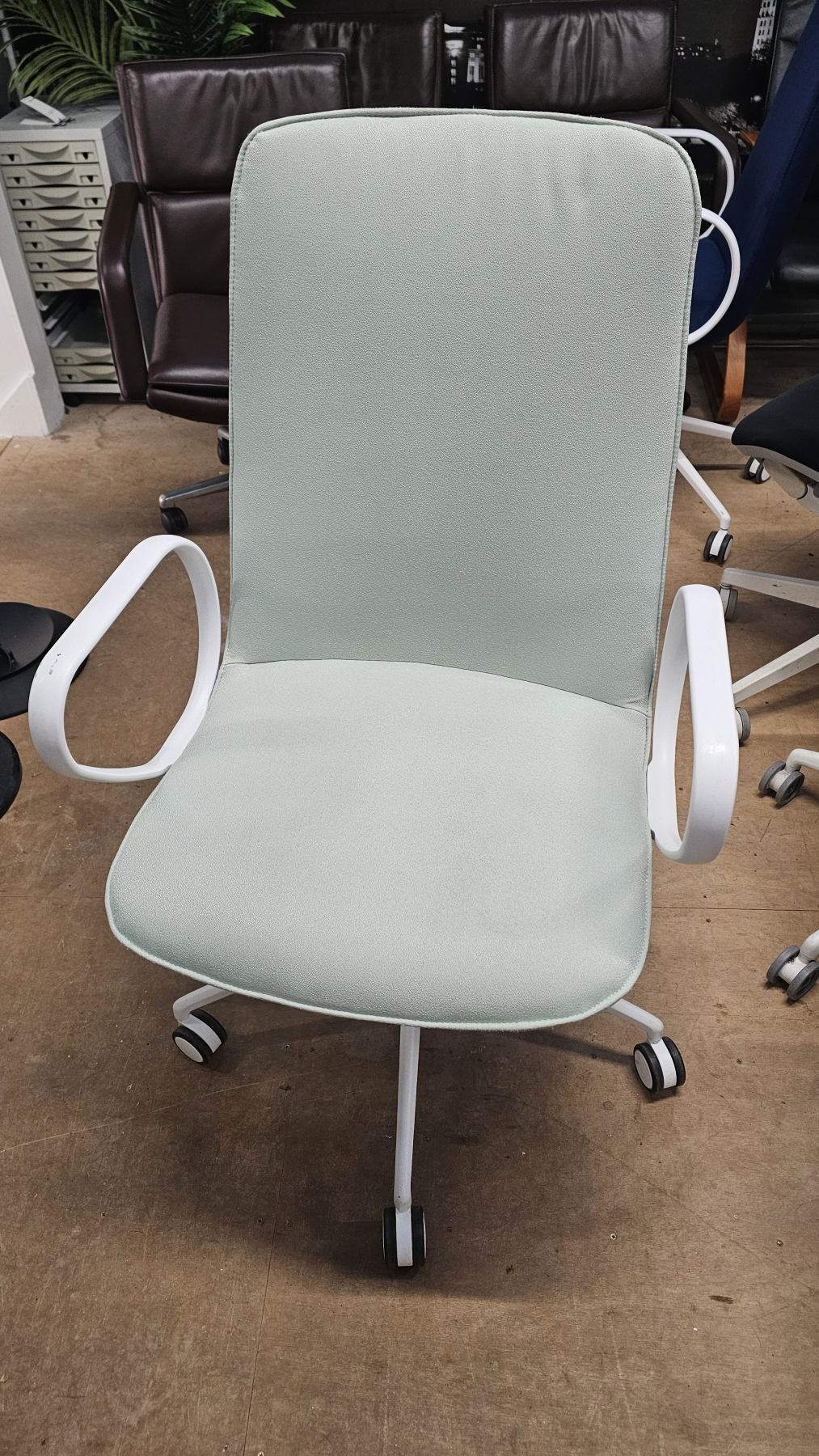 Inclass kori designer chair green