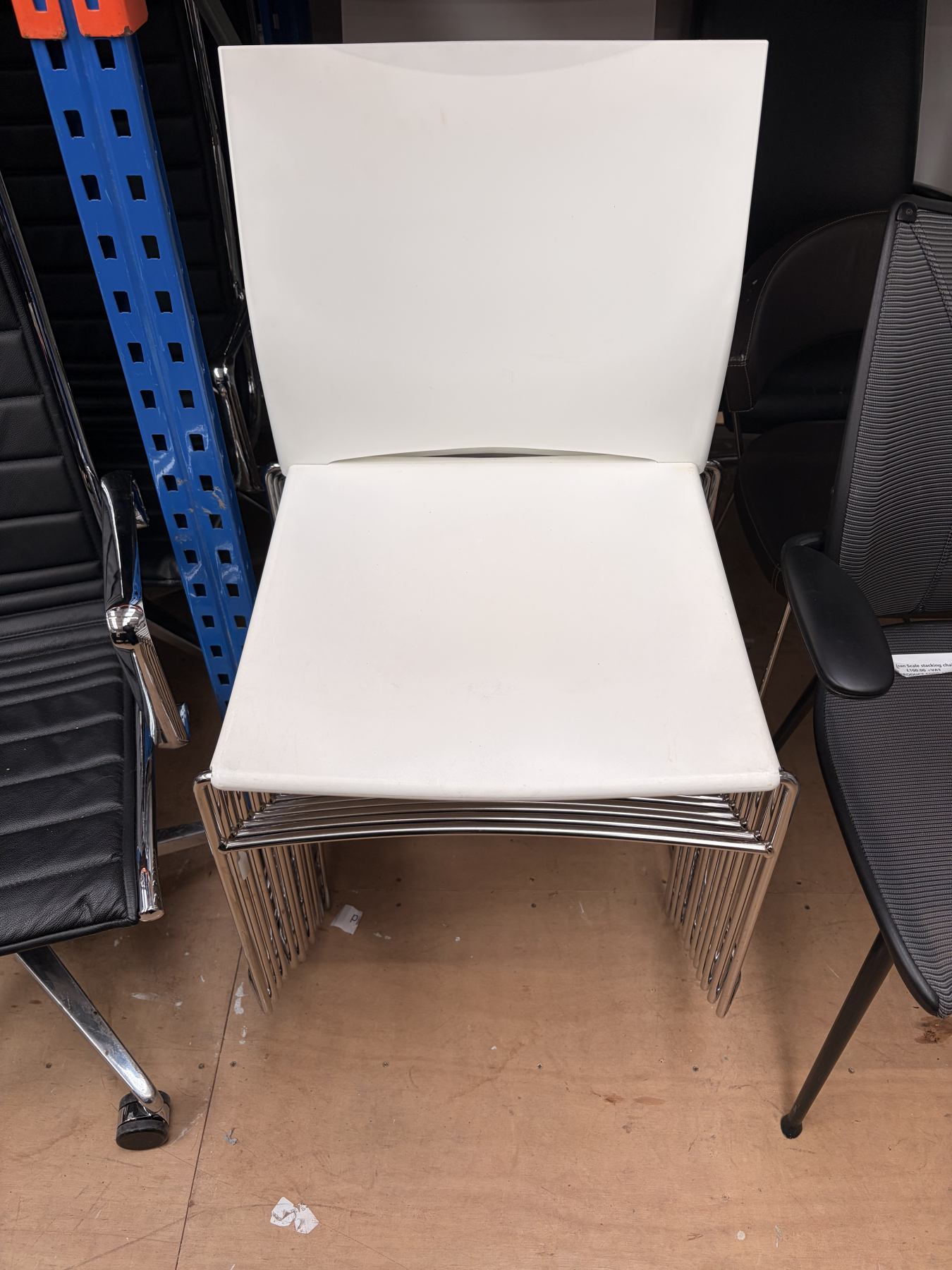 Connection stacking chair (white)