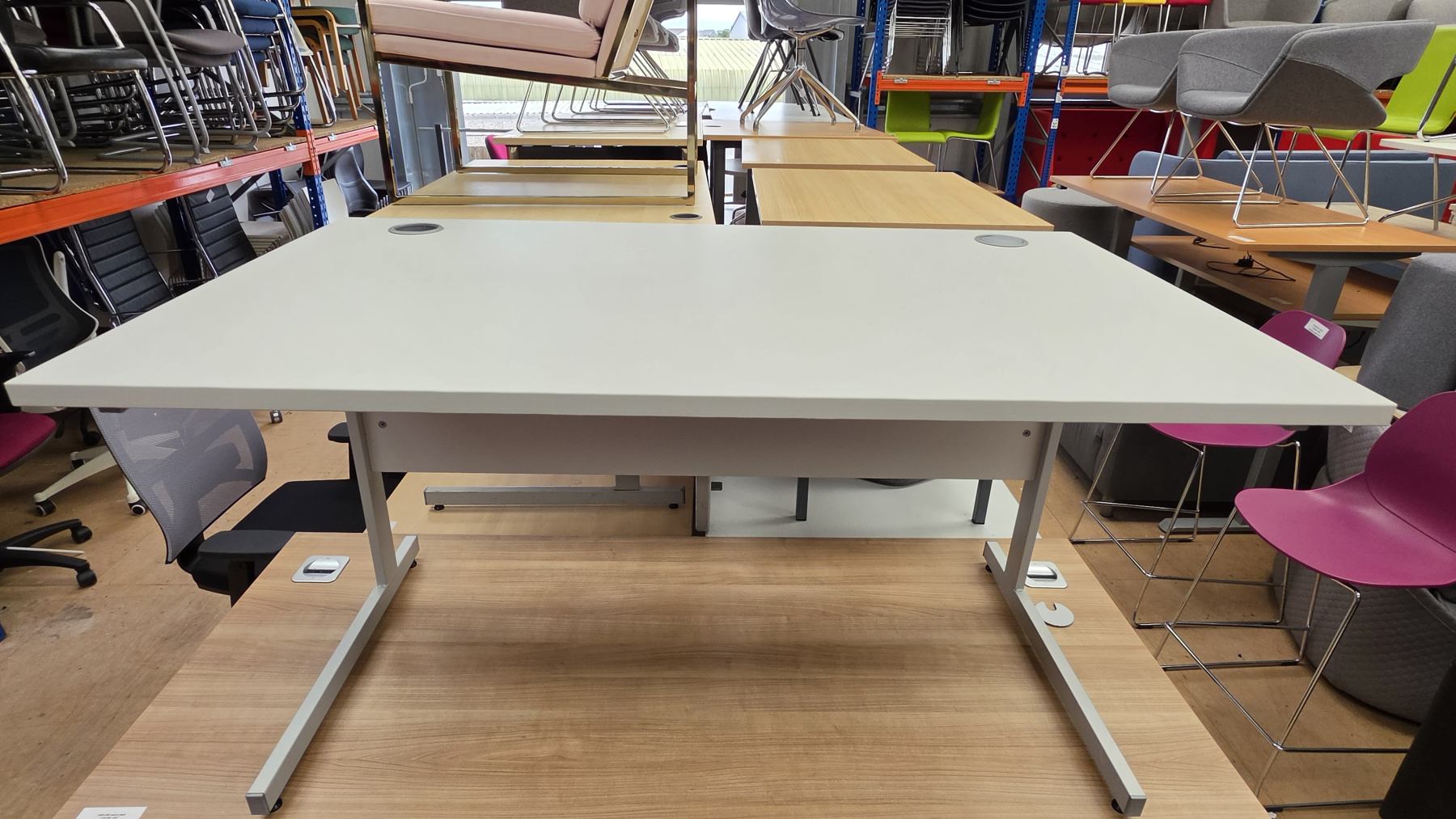 Senator 1400×800 grey desk