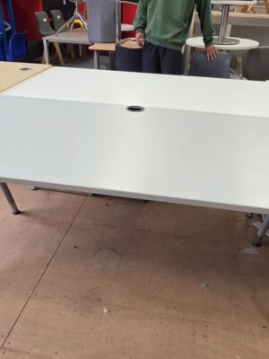 1600x800 grey desk