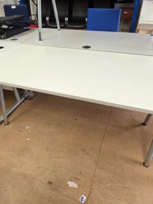 1600x800 white table/desk