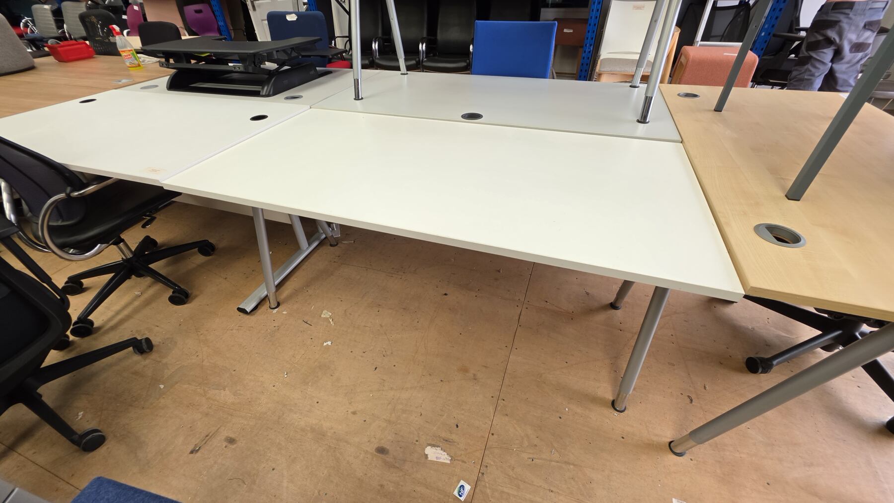 1600×800 white table/desk