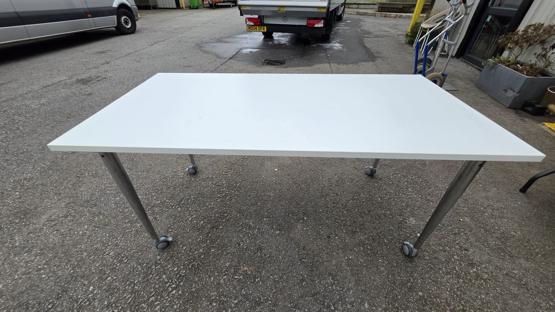 1600×800 white meeting table on wheels