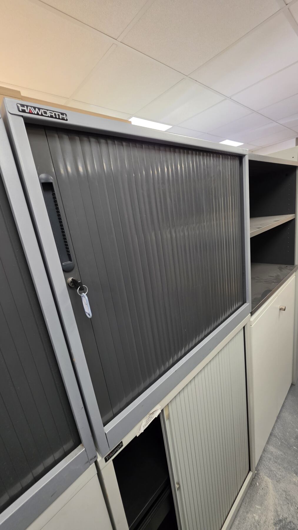 Haworth tambour 700h x 800w x 475d
