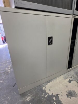Metal cabinet 1015h x 915w x 460d