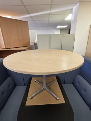 1200mm diameter maple round table