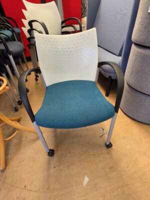 Senator T107 green wheeled meeting chair