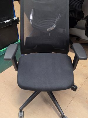 Interstuhl everyis1 swivel chair