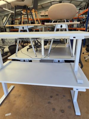 1600x800 electric sit/stand desk with memory settings