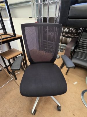 Sadiz swivel chair