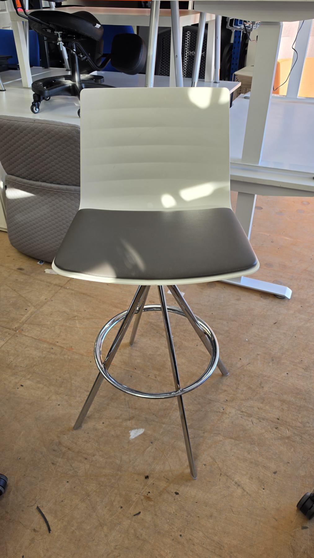 ANDREU WORLD BAR STOOL