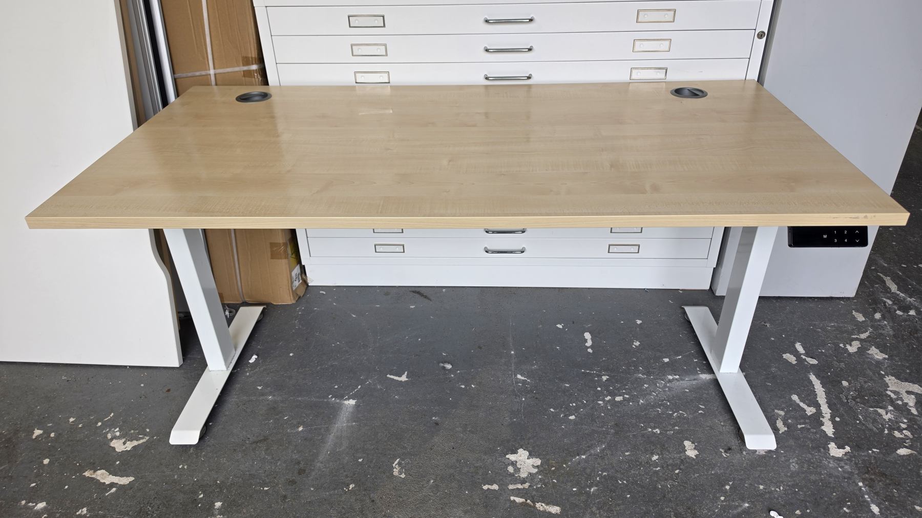 1600×800 sit/stand electric desk maple