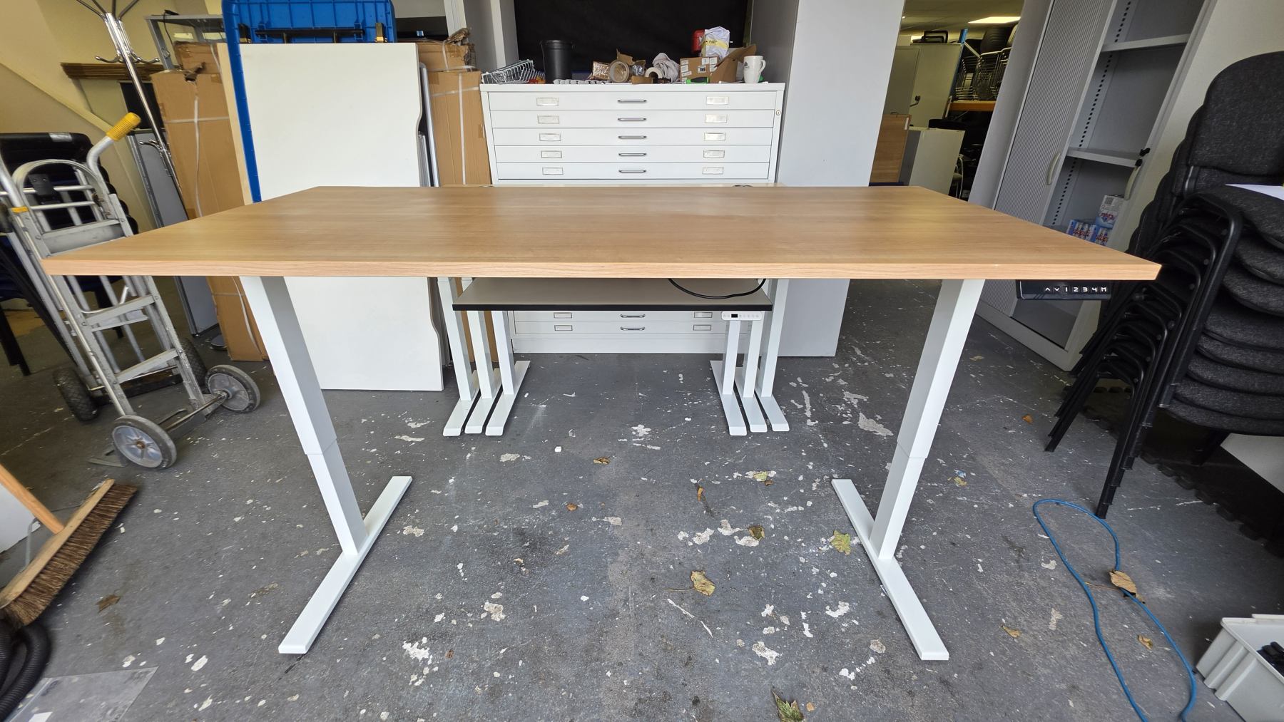 1800×800 walnut electric sit/stand desk
