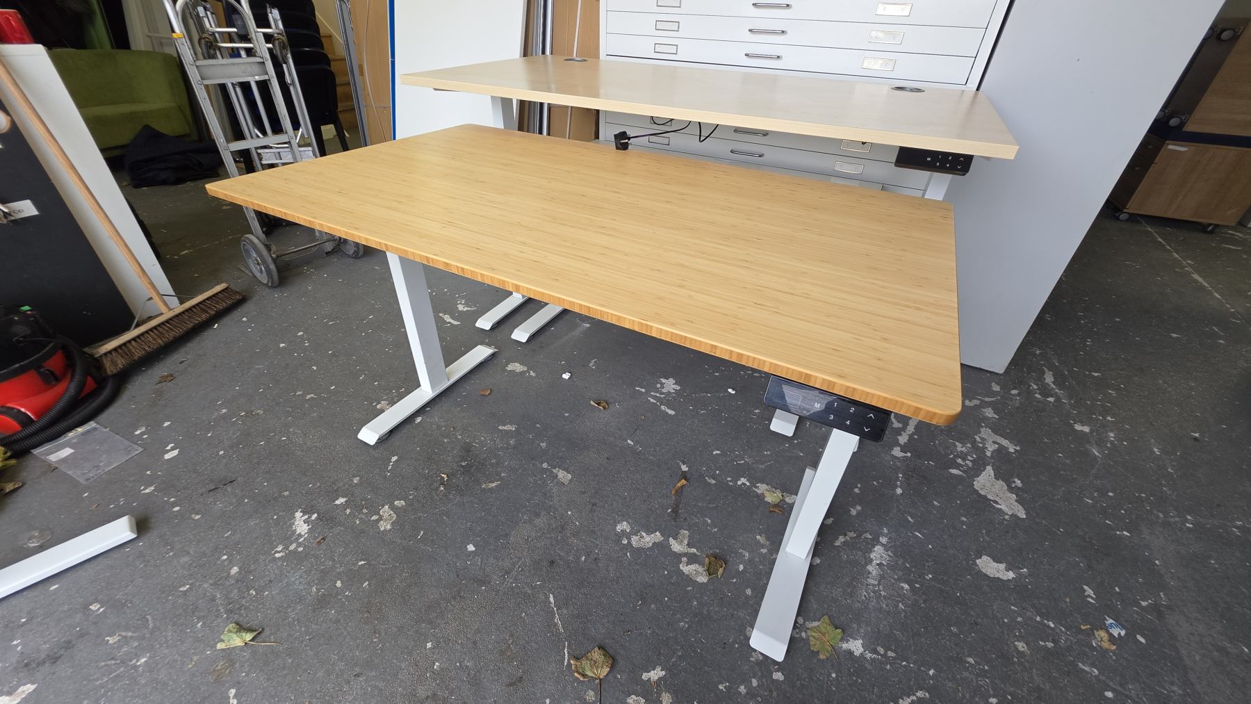 1400×800 sit/stand desk bamboo